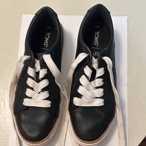 TOMS Women's Black leather Sneakers